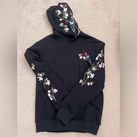 Koisea Tops - KOISEA Black Hoodie Embroidered with Birds and Flowers